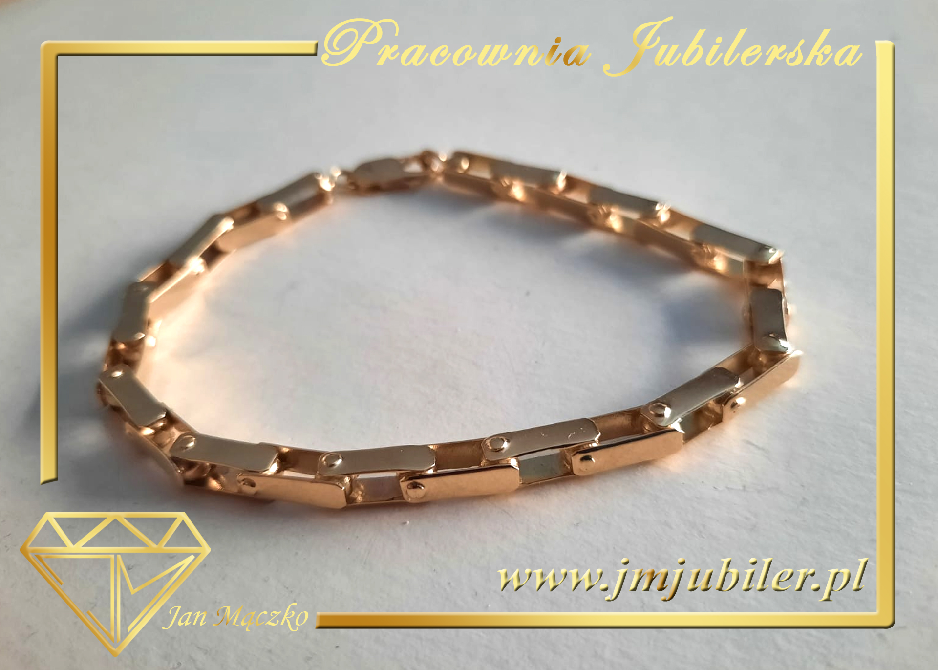 Masywna kuta bransoleta z żółtego złota.